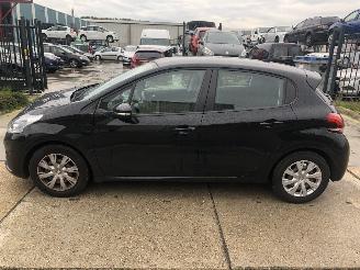 Coche accidentado Peugeot 208 1.2i 60kW E6 Airco, Navi 2016/6