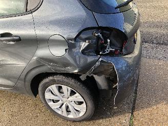 Peugeot 208 1.2i 60kW E5 airco navi picture 11