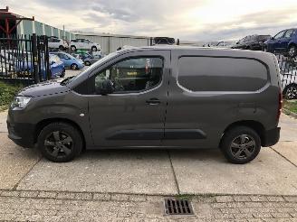krockskadad bil bedrijf Toyota Proace CITY 1.5D-4D Live 75kW E6 2022/7