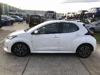 Schadeauto Toyota Yaris 1.5 Hybrid Dynamic 2020/12