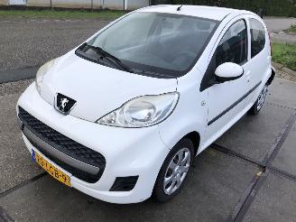 Peugeot 107 5 drs Airco picture 2