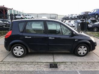uszkodzony samochody osobowe Renault Scenic 16i 16v 2008/6