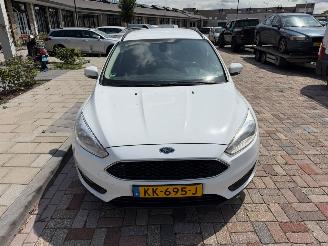 Voiture accidenté Ford Focus 1.5 TDCI 2016/9