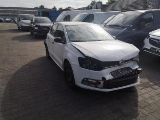 Vrakbiler auto Volkswagen Polo Polo V (6R), Hatchback, 2009 / 2017 1.0 12V BlueMotion Technology 2016