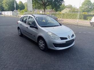 Coche siniestrado Renault Clio Clio III Estate/Grandtour (KR), Combi, 2007 / 2014 1.2 16V 75 2008/10