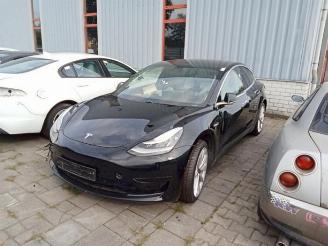Vrakbiler auto Tesla Model 3 Model 3, Sedan, 2017 Standard RWD Plus 60 kWh 2019/12