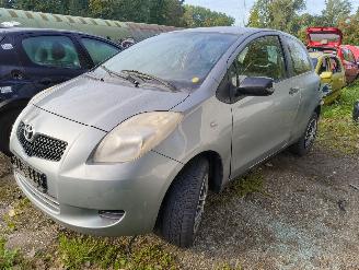 Coche siniestrado Toyota Yaris 1.0 VVTi 2006/10