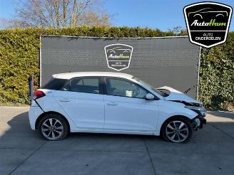 Coche siniestrado Hyundai I-20 i20 (GBB), Hatchback, 2014 / 2020 1.2i 16V 2015/7