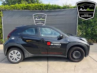 Salvage car Toyota Aygo Aygo X, Hatchback, 2022 1.0 12V VVT-i 2024/11