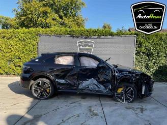 Vrakbiler auto Porsche Cayenne Cayenne III (9YA), SUV, 2017 3.0 V6 24V Turbo E-Hybrid 2021/2