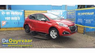Coche siniestrado Peugeot 208 208 I (CA/CC/CK/CL), Hatchback, 2012 / 2019 1.2 Vti 12V PureTech 2019/9