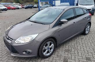 krockskadad bil auto Ford Focus Ford Focus Lim. Sync Edition 2014/5