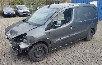 damaged commercial vehicles Peugeot Partner Peugeot Partner L1 Premium navi klima schiebetuhr euro6 2018/5