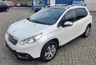 Schadeauto Peugeot 2008 Peugeot 2008 Allure 1,6 panodak navigatie 2014/5