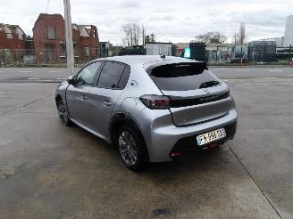 Peugeot 208  picture 7