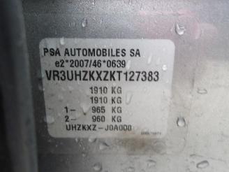 Peugeot 208  picture 25