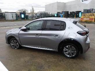 Peugeot 208  picture 8