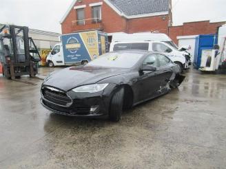 Unfallwagen Tesla Model S TYPE 85 2013/12