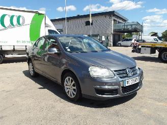 uszkodzony samochody osobowe Volkswagen Jetta  2010/6
