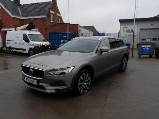 Voiture accidenté Volvo V-90 B5 PRO AWD 2022/2