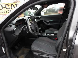 Peugeot 2008 1.2 PURE TECH ALLURE picture 11