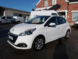 Schadeauto Peugeot 208  2019/7