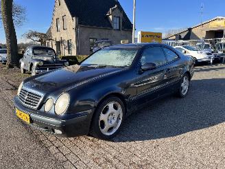 Damaged car Mercedes CLK 200 coupe met oa airco 1999/1