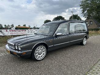 Damaged car Daimler Sovereign XJ 4.0I X3000 HEARSE / LIJKWAGEN / BEGRAFENISAUTO / UITVAARTAUTO 1997/8