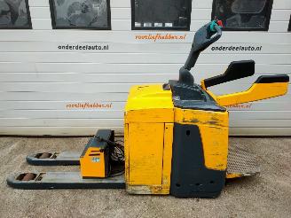 Vaurioauto  machines Jungheinrich  ERE 225 Elektrische palletwagen met lader 2017/1