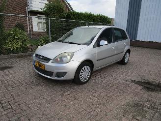 damaged passenger cars Ford Fiesta 1.4 16V Airco Radio/CD 2008/2