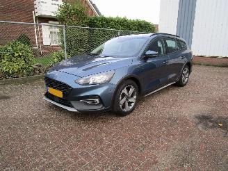 damaged passenger cars Ford Focus 1.0 Hybride Camere Navi 6-Bak 2020/10