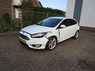 Auto incidentate Ford Focus 1.0 Titanium Navi Clima 6-Bak 2015/3