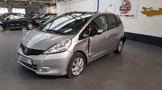 Vaurioauto  passenger cars Honda Jazz 1.3 VTEC 16V HYBRID AUT  ELEKTRISCH BENZ 1.339CC 75KW 102PK 2014/3