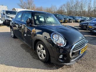 Schadeauto Mini One 1.5 One D Business BJ 2017 225.194 KM 2017/12