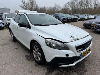 Avarii autoturisme Volvo V-40 Cross Country 1.6 D2 AUTOMAAT Kinetic BJ 2013 281.385 KM 2013/12