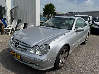 krockskadad bil auto Mercedes CLK Coupé 240 Elegance AUTOMAAT BJ 2003 315.000 KM 2003/1