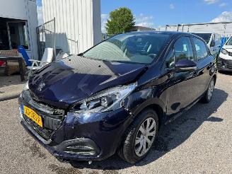 uszkodzony samochody osobowe Peugeot 208 1.2 AUTOMAAT PureTech Active BJ 2016 111.109 KM 2016/2