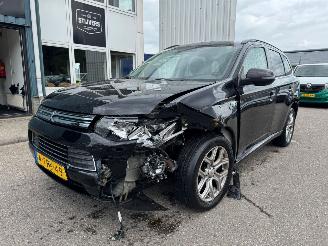 uszkodzony samochody osobowe Mitsubishi Outlander 2.0 AUTOMAAT PHEV Instyle BJ 2014 305.027 KM 2014/4