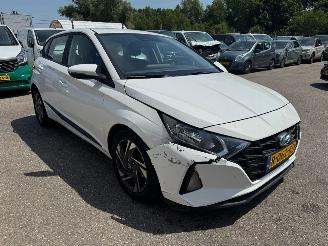 krockskadad bil auto Hyundai I-20 1.2 MPI Comfort bj 2022 2022/10