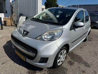 krockskadad bil auto Peugeot 107 Peugeot 107 1.0-12V Urban Move 2011/3