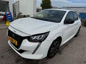 krockskadad bil auto Peugeot 208 1.2 AUTOMAAT PureTech Allure Pack BJ 2022 32.596 KM 2022/9