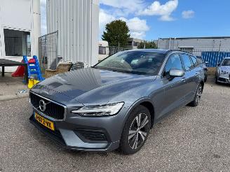 Coche accidentado Volvo V-60 2.0 AUTOMAAT B3 Momentum Advantage BJ 2020 173.834 KM 2020/11