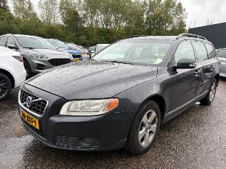 Damaged car Volvo V-70 2.4D Limited Edition AUTOMAAT 2009/9