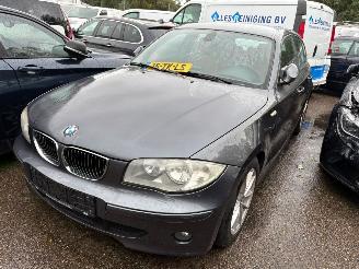 Unfallwagen BMW 1-serie 120i Graphite 2006/10