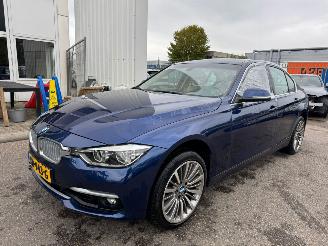 damaged passenger cars BMW 3-serie 318i Luxury Edition Automaat 2019/1