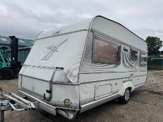 damaged caravans LMC  490 P1 1994/2