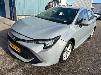damaged passenger cars Toyota Corolla Touring Sports 1.8 AUTOMAAT  Hybrid Active BJ 2022 87.188 KM 2022/12