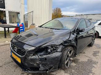 Vaurioauto  passenger cars Volvo V-40 1.6 T3 Summum BJ 2012 173.882 KM 2012/11