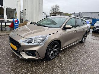 damaged passenger cars Ford Focus Wagon 1.5 EcoBoost ST Line Business AUTOMAAT 2019/1