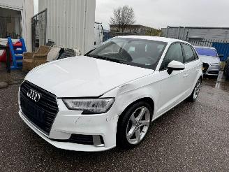 krockskadad bil auto Audi A3 Sportback 1.0 TFSI Sport Lease Edition 2017/11
